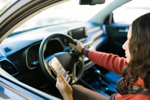distracted driving accidents, distracted driving, car accident lawyer.